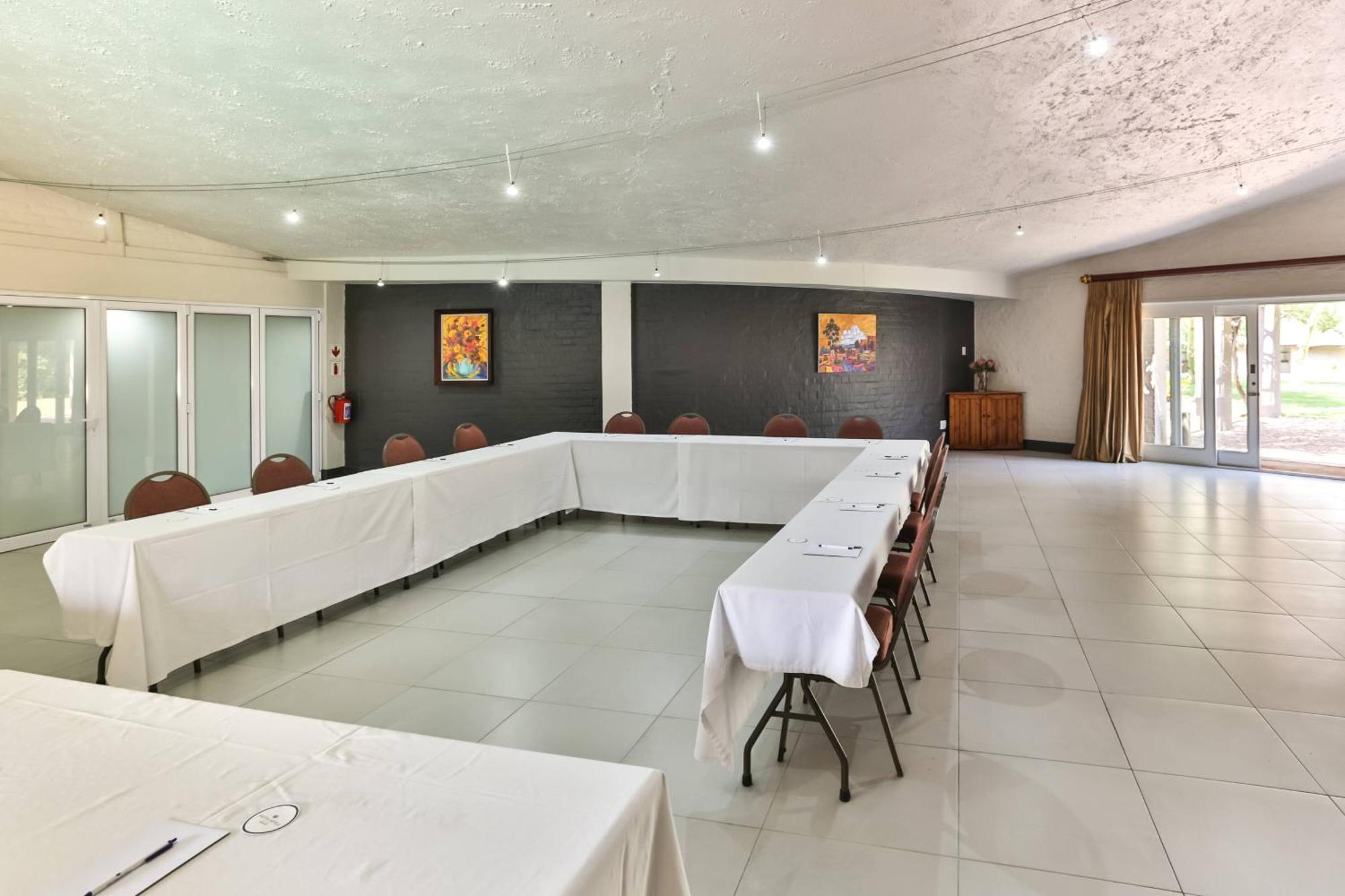 Protea Hotel By Marriott Oudtshoorn Riempie Estate Eksteriør bilde