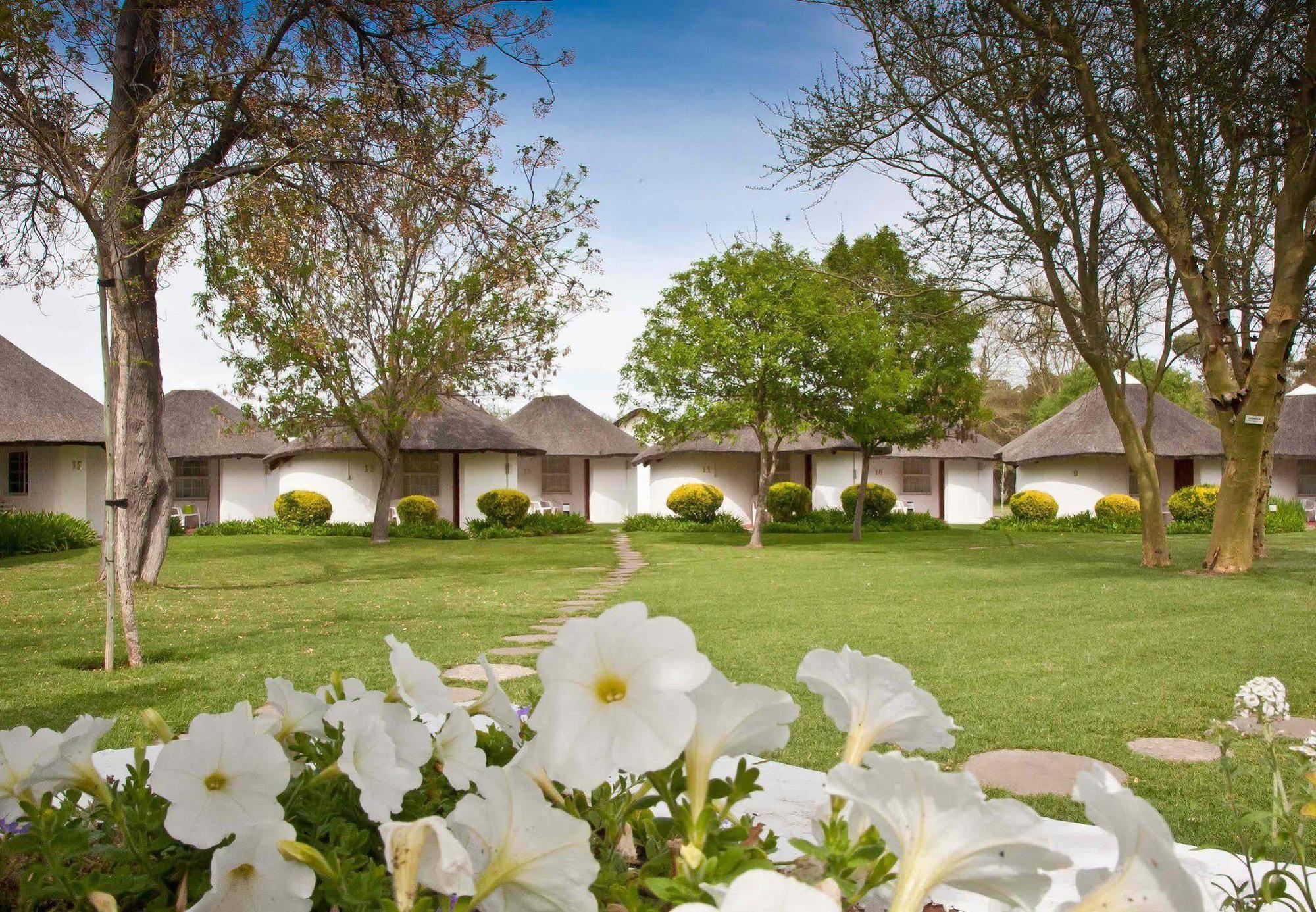 Protea Hotel By Marriott Oudtshoorn Riempie Estate Eksteriør bilde
