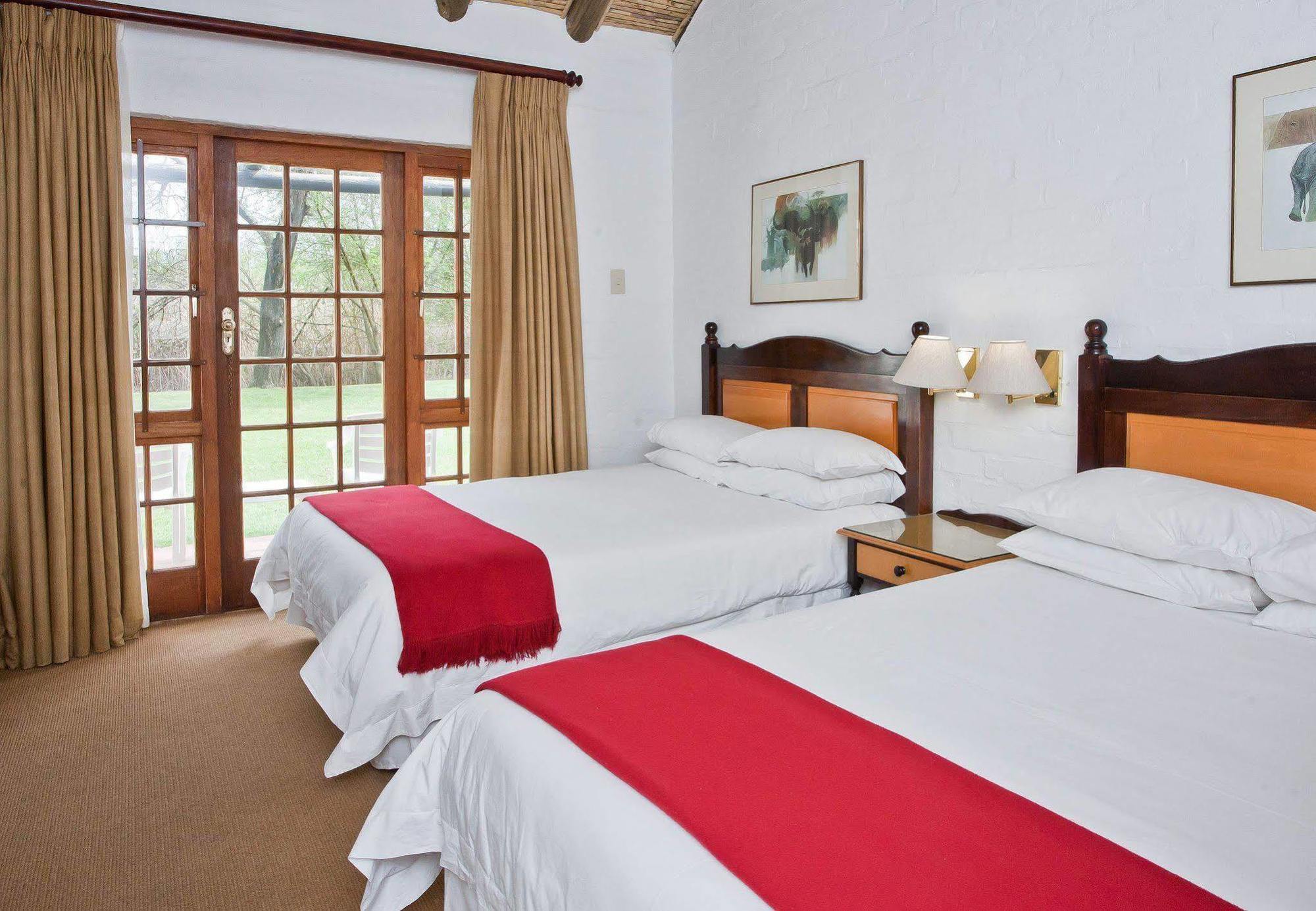 Protea Hotel By Marriott Oudtshoorn Riempie Estate Eksteriør bilde